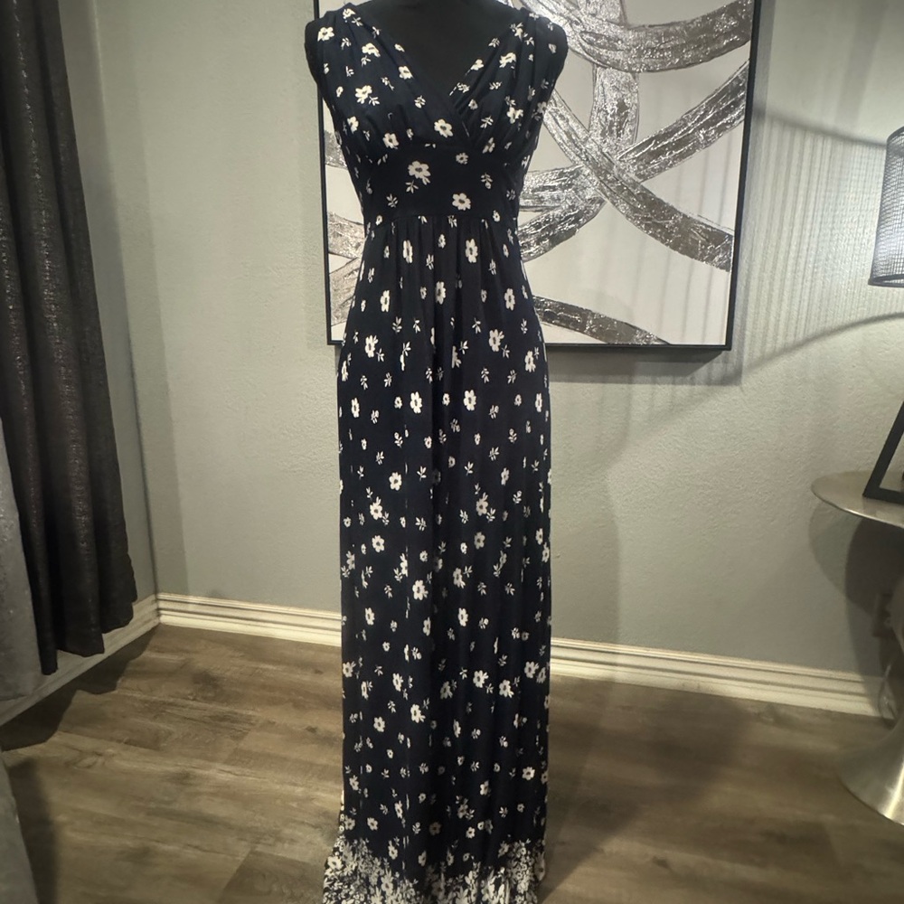 Floral Sleeveless Maxi Dress - Navy and White